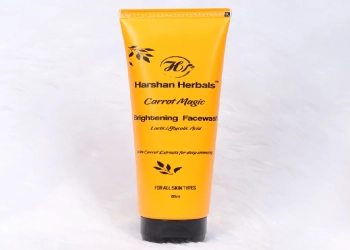 CARROT MAGIC BRIGHTENING FACEWASH (100 ML)